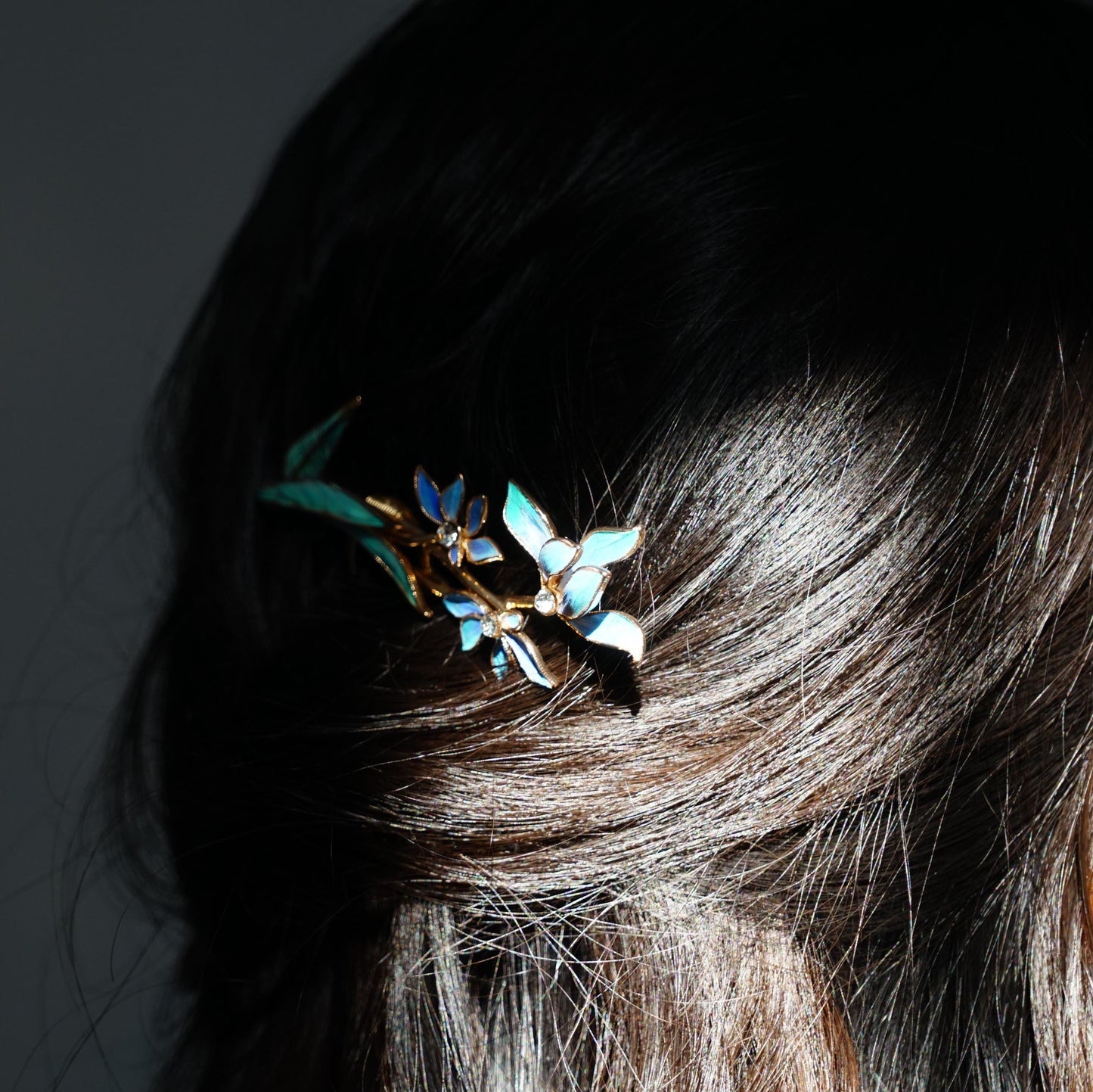 Blue Iris Hair Comb, Crystal Gradient Feather Slide, Vintage Style Floral Headpiece, Unique Gift for Her