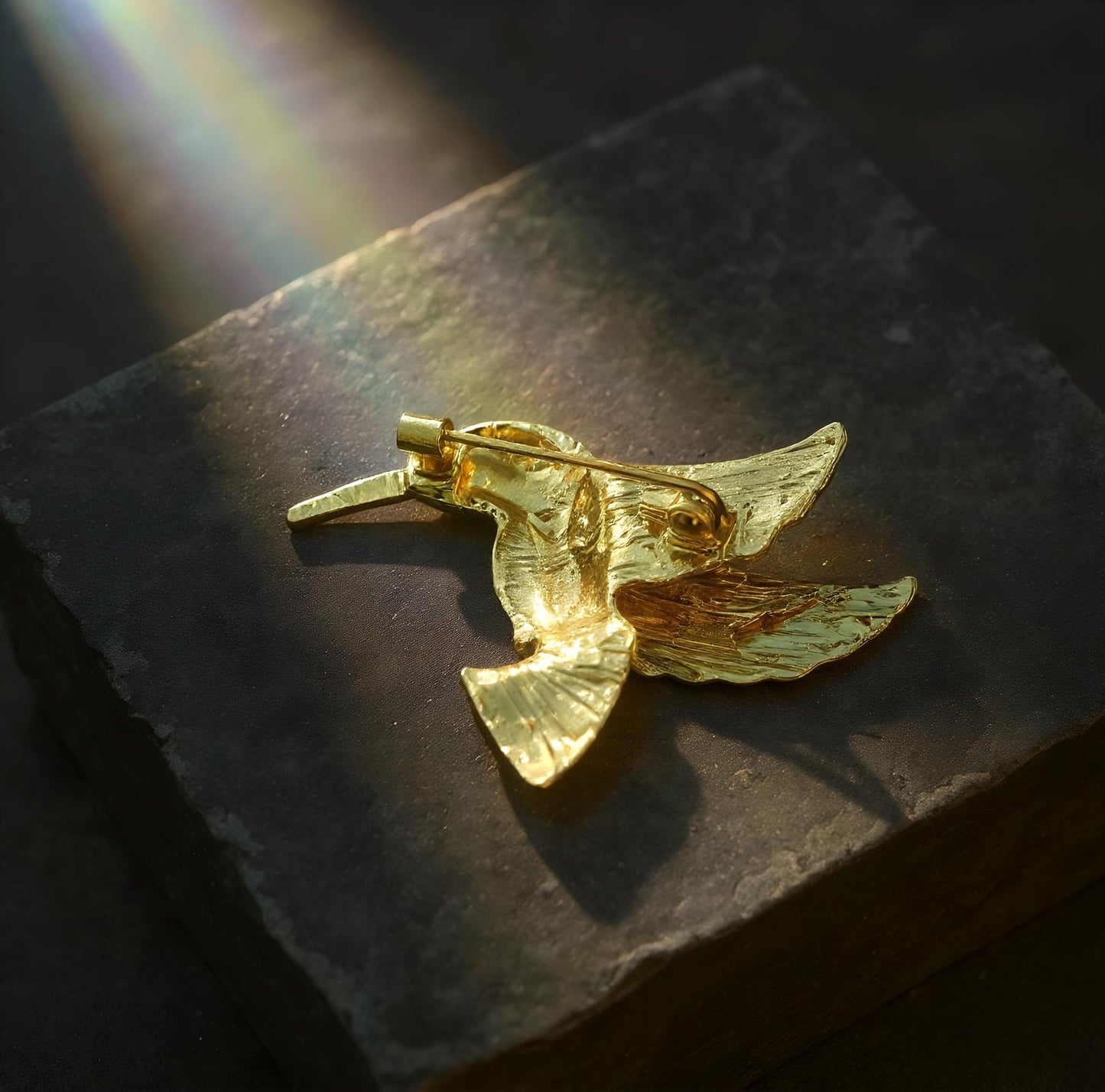 Hummingbird Brooch Pin With Peacock Feather, Vintage Gold Bird Jewelry, Unique Nature Lover Gift for Her