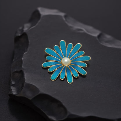 Daisy Feather Brooch with Pearl