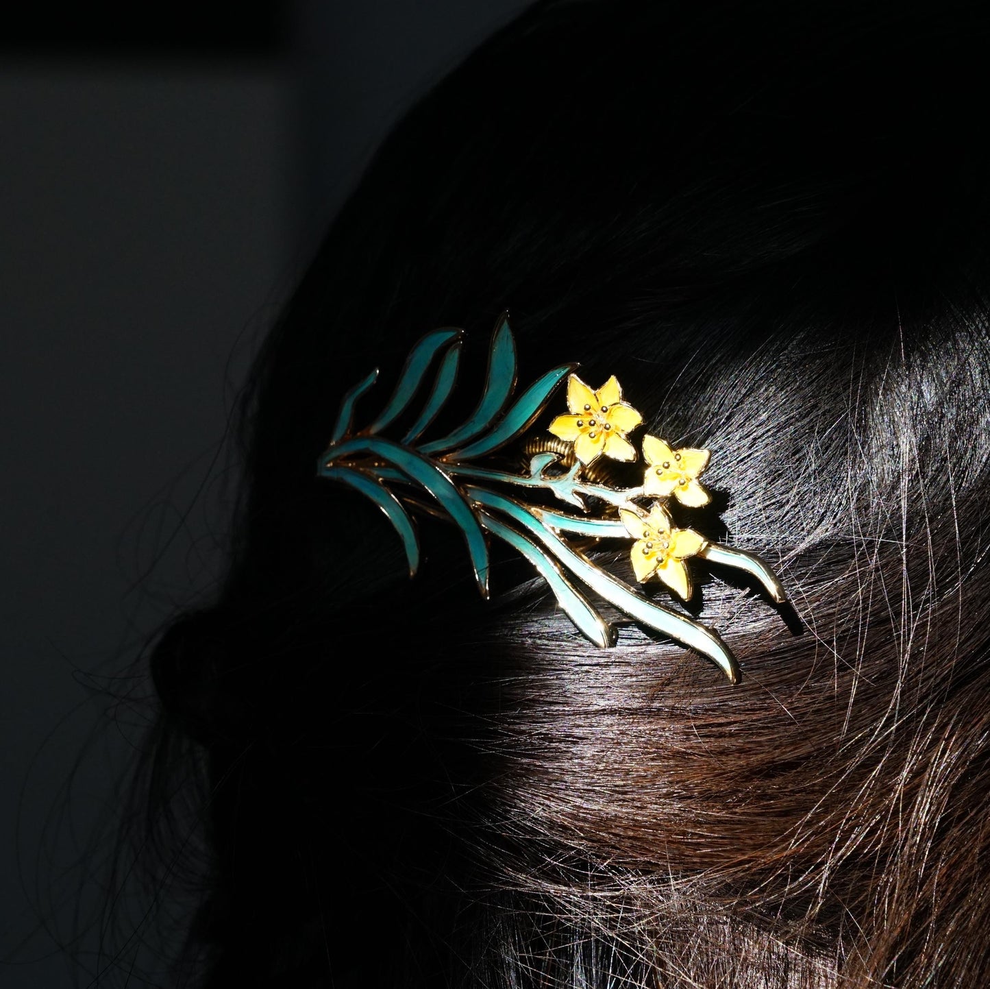 Daffodil Hair Comb, Blue Feather Floral Hair Slide, Gold Narcissus Jewelry, Unique Gift for Her, Dian Cui
