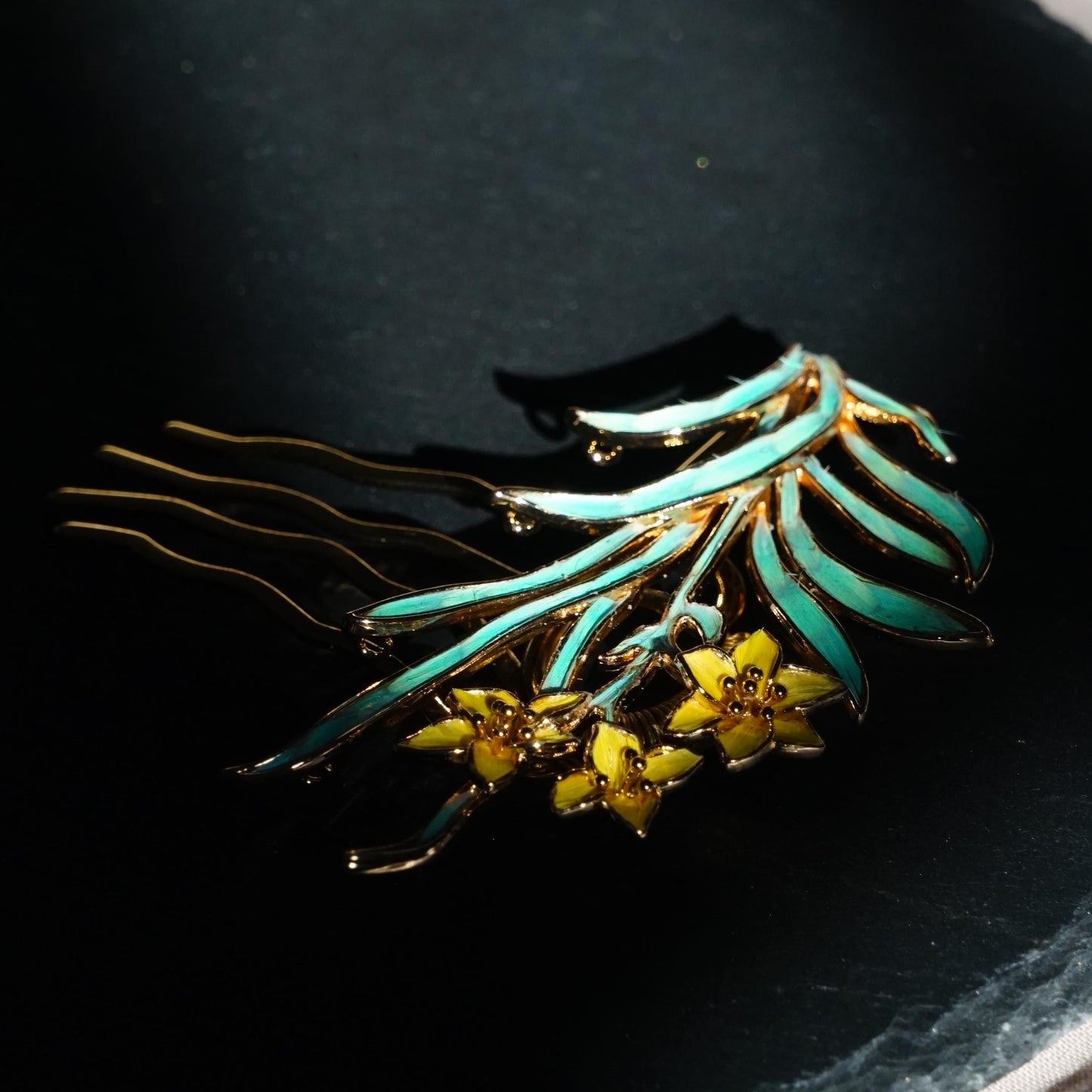 Daffodil Hair Comb, Blue Feather Floral Hair Slide, Gold Narcissus Jewelry, Unique Gift for Her, Dian Cui