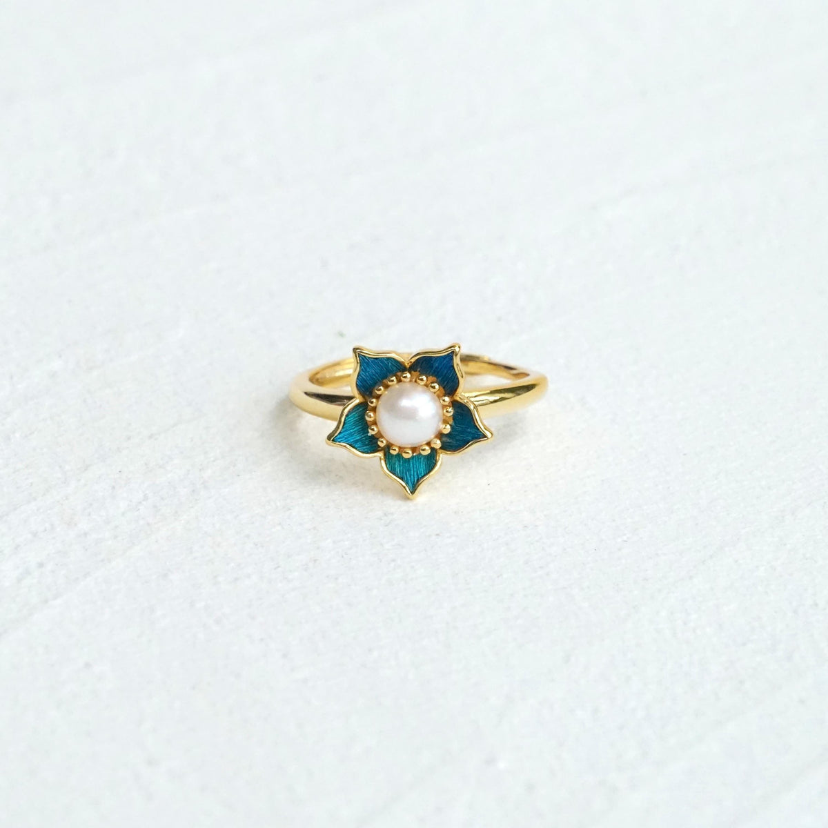 Adjustable Flower Ring With Peacock Feather