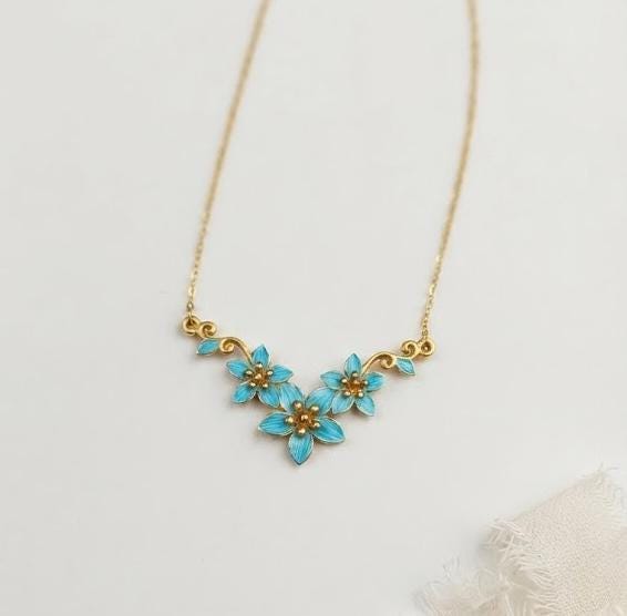 Floral Necklace With Parrot Feather