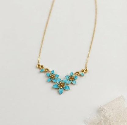 Floral Necklace With Parrot Feather